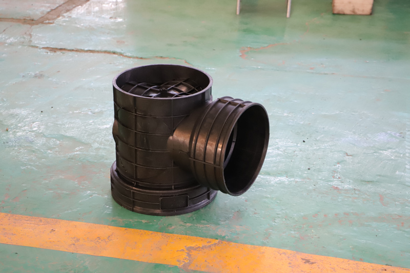 起始塑料检查井